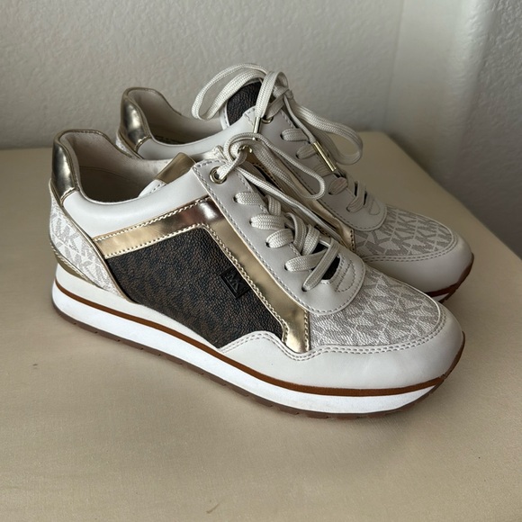 Michael Kors Maddy Two-Tone Logo Trainer. - Picture 3 of 4